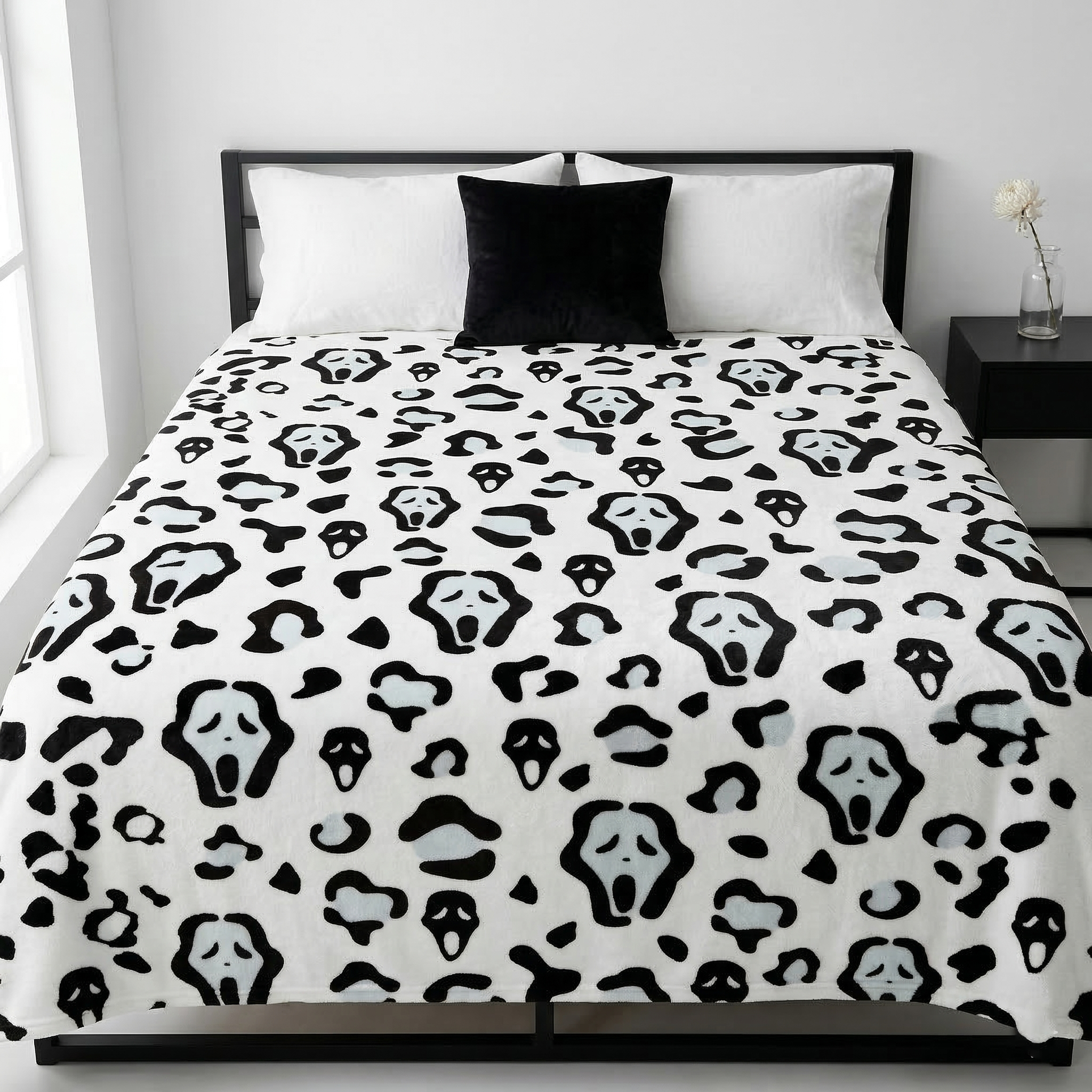 Ghost XR1103001CL Fleece Blanket